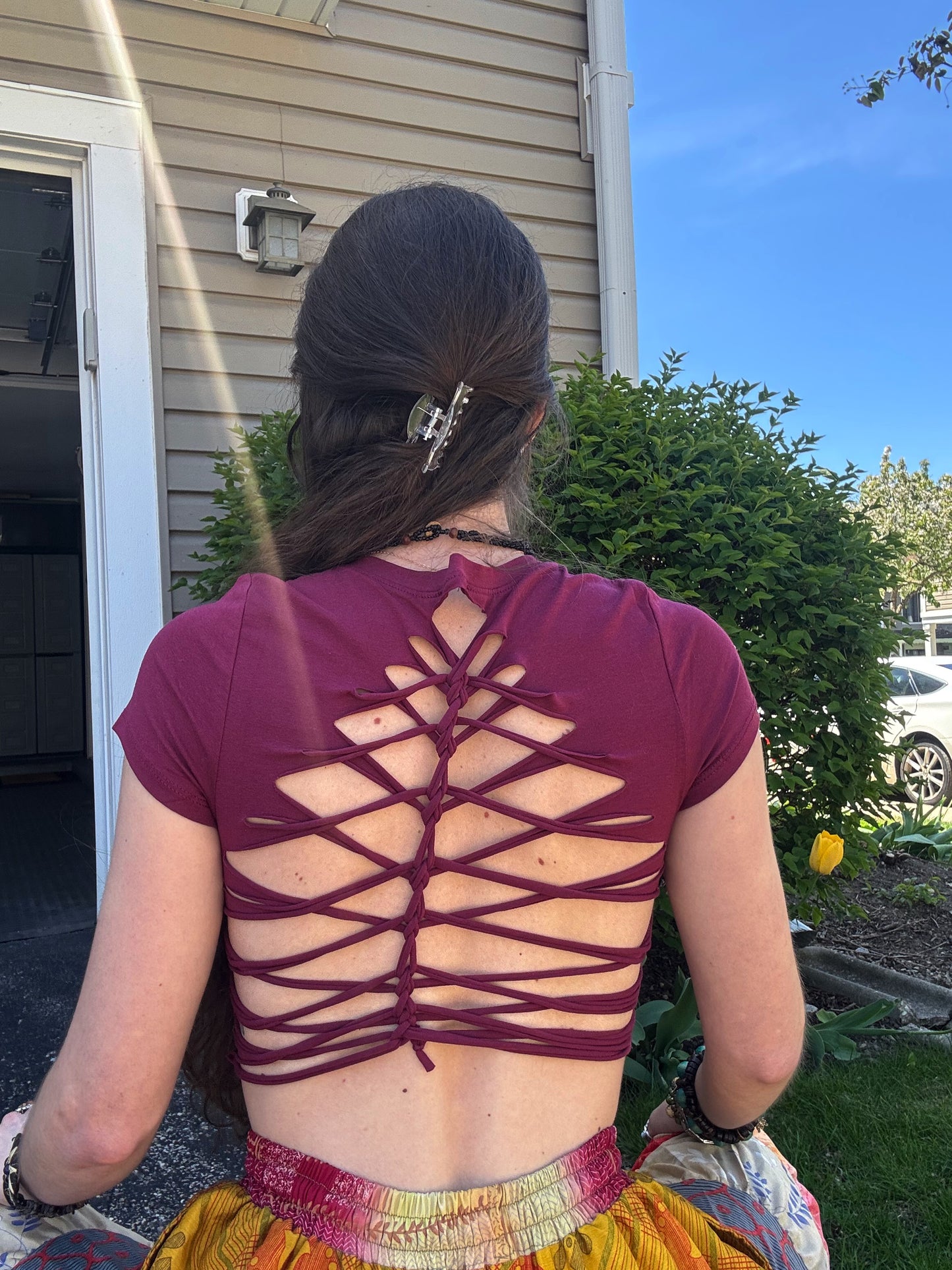BURGUNDY RED BRAIDED CROP TEE