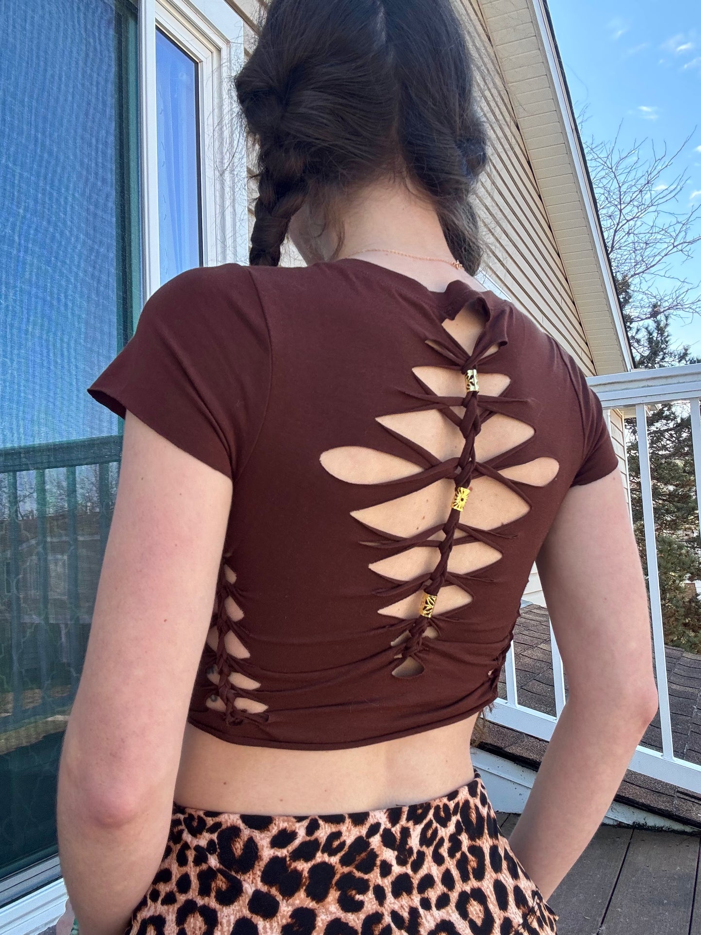 BROWN BRAIDED CROP TEE