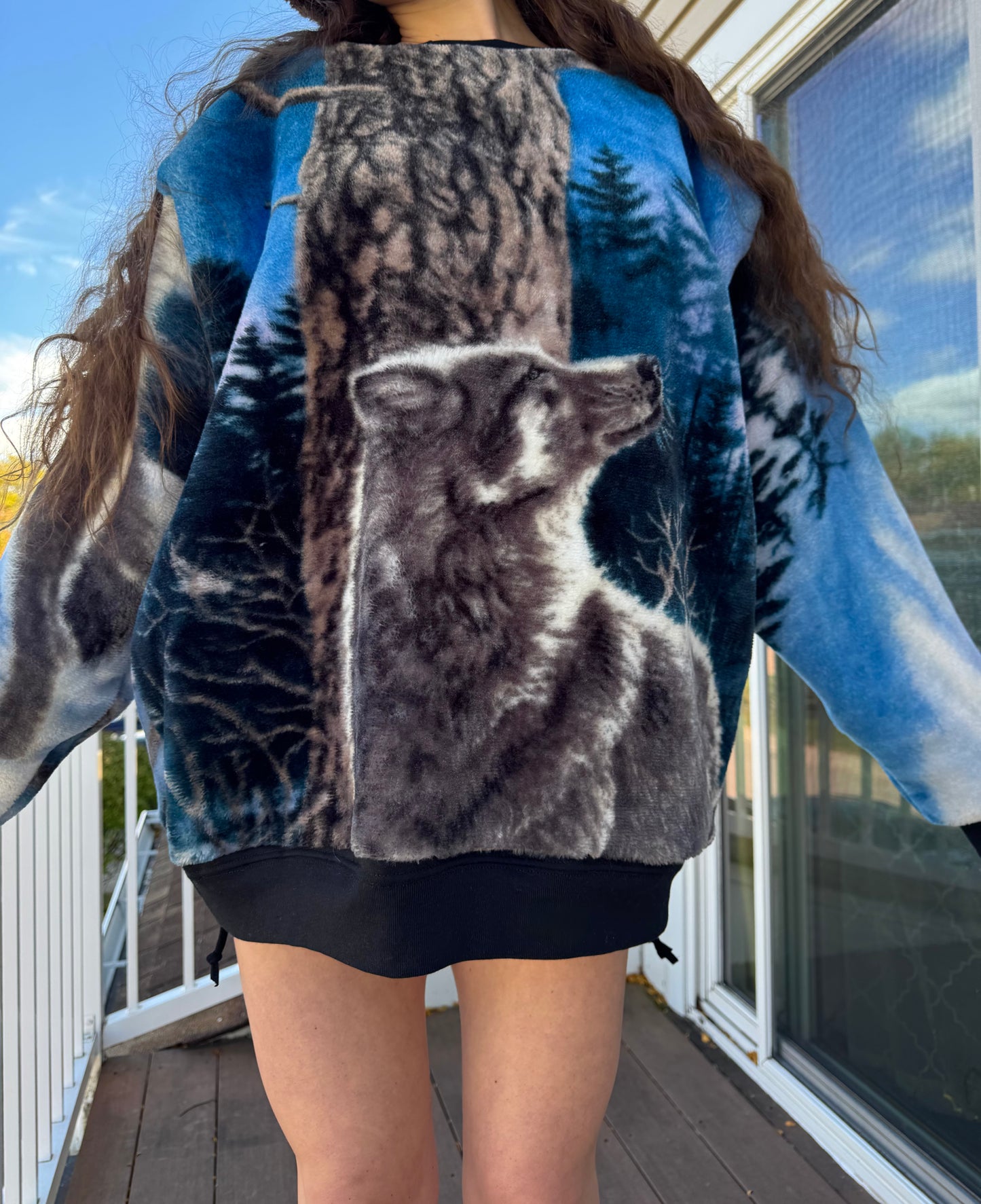 UPCYCLED WOLF CREWNECK