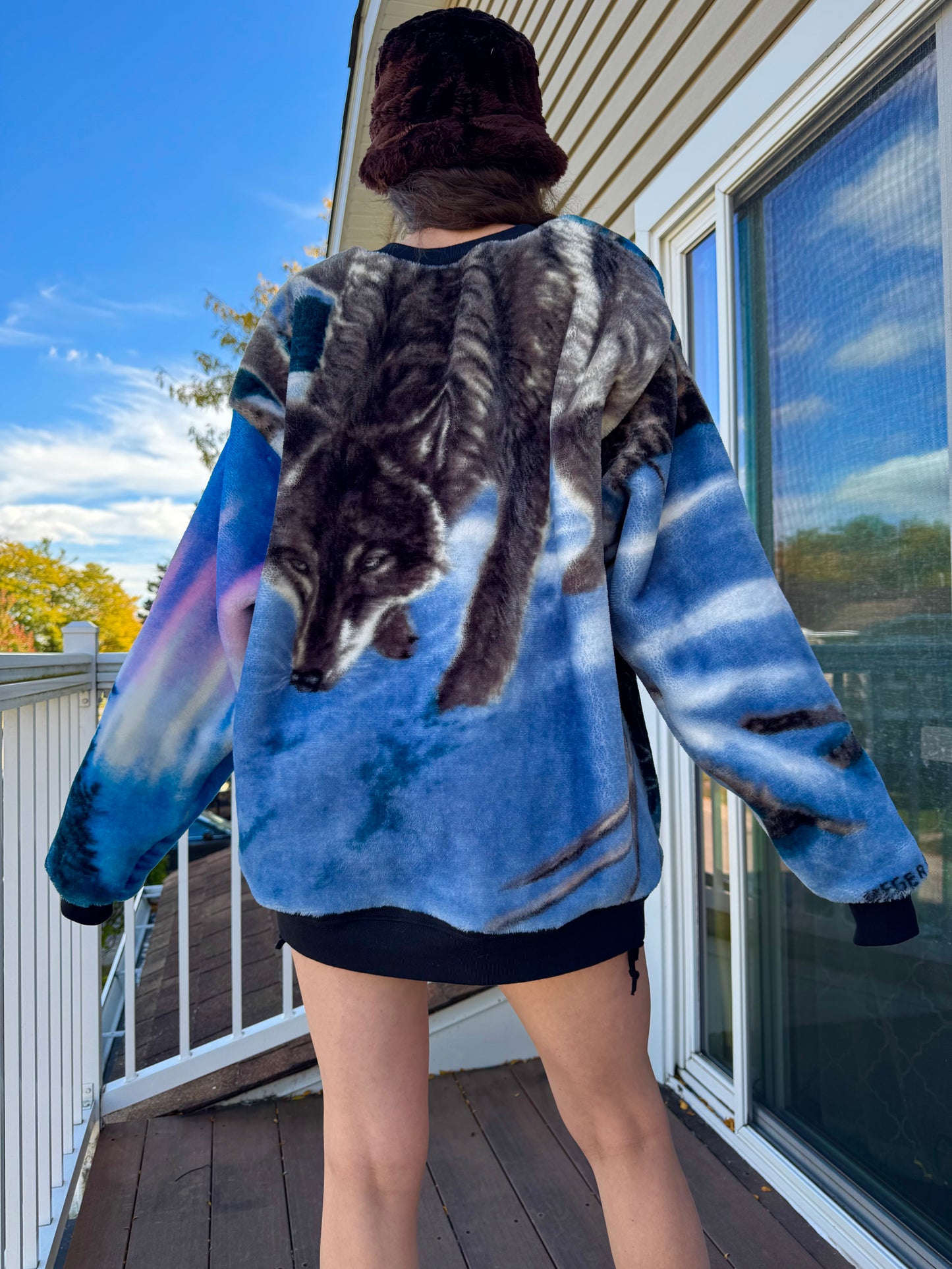 UPCYCLED WOLF CREWNECK