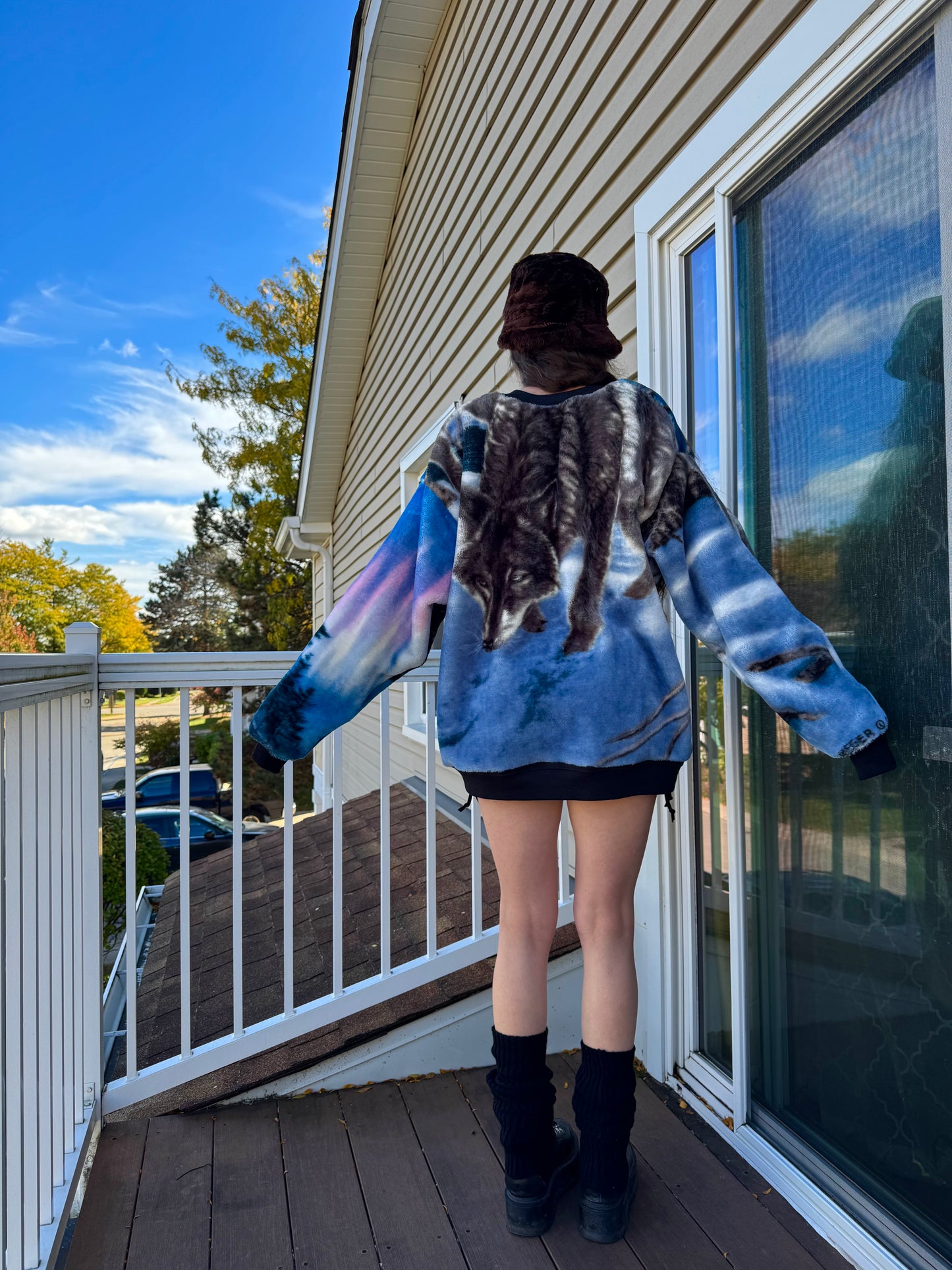 UPCYCLED WOLF CREWNECK