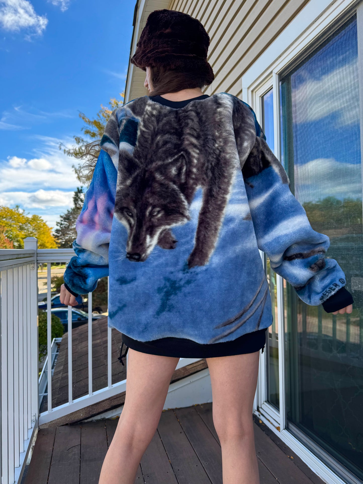 UPCYCLED WOLF CREWNECK