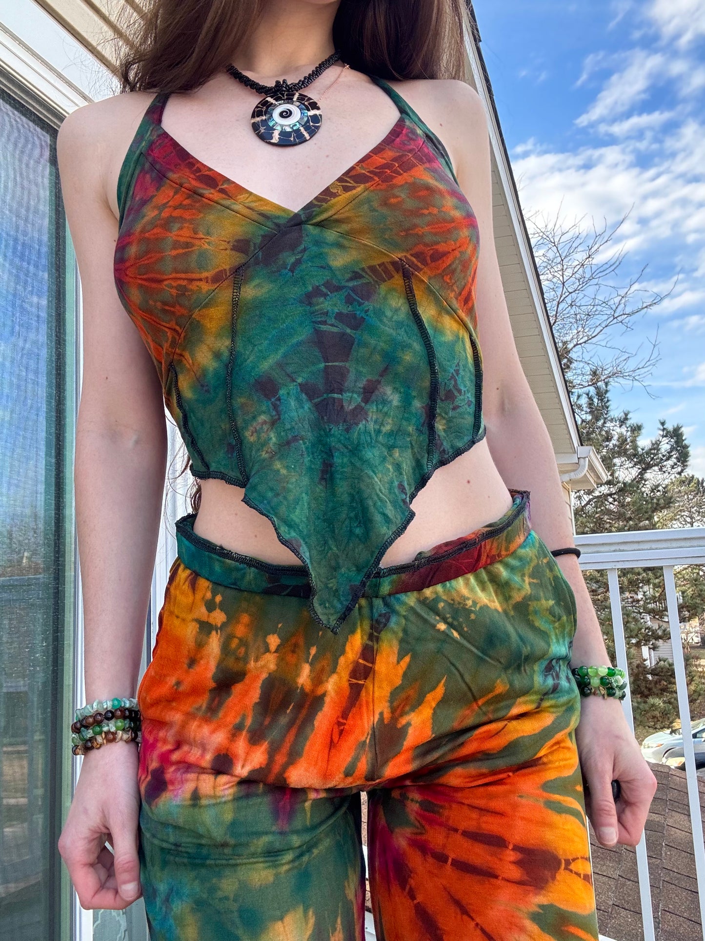 TRIANGLE FLOWY TIE DYE TOP