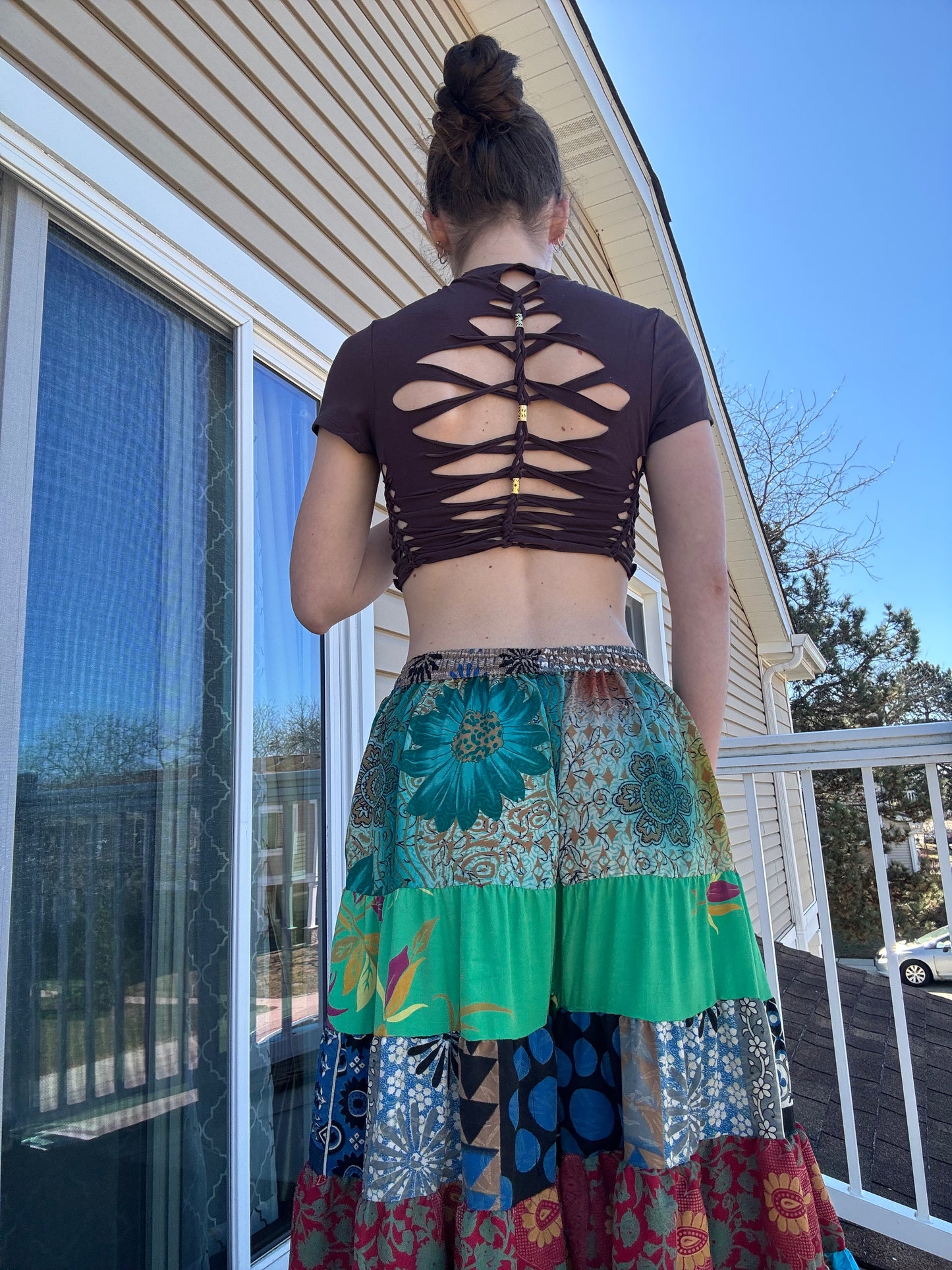 DARKER BROWN BRAIDED CROP TEE