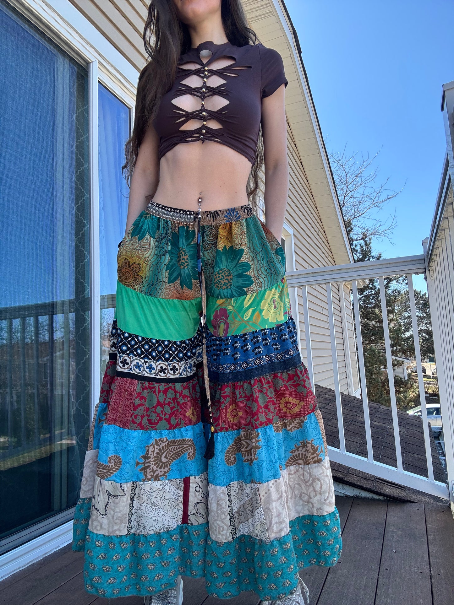 DARKER BROWN BRAIDED CROP TEE