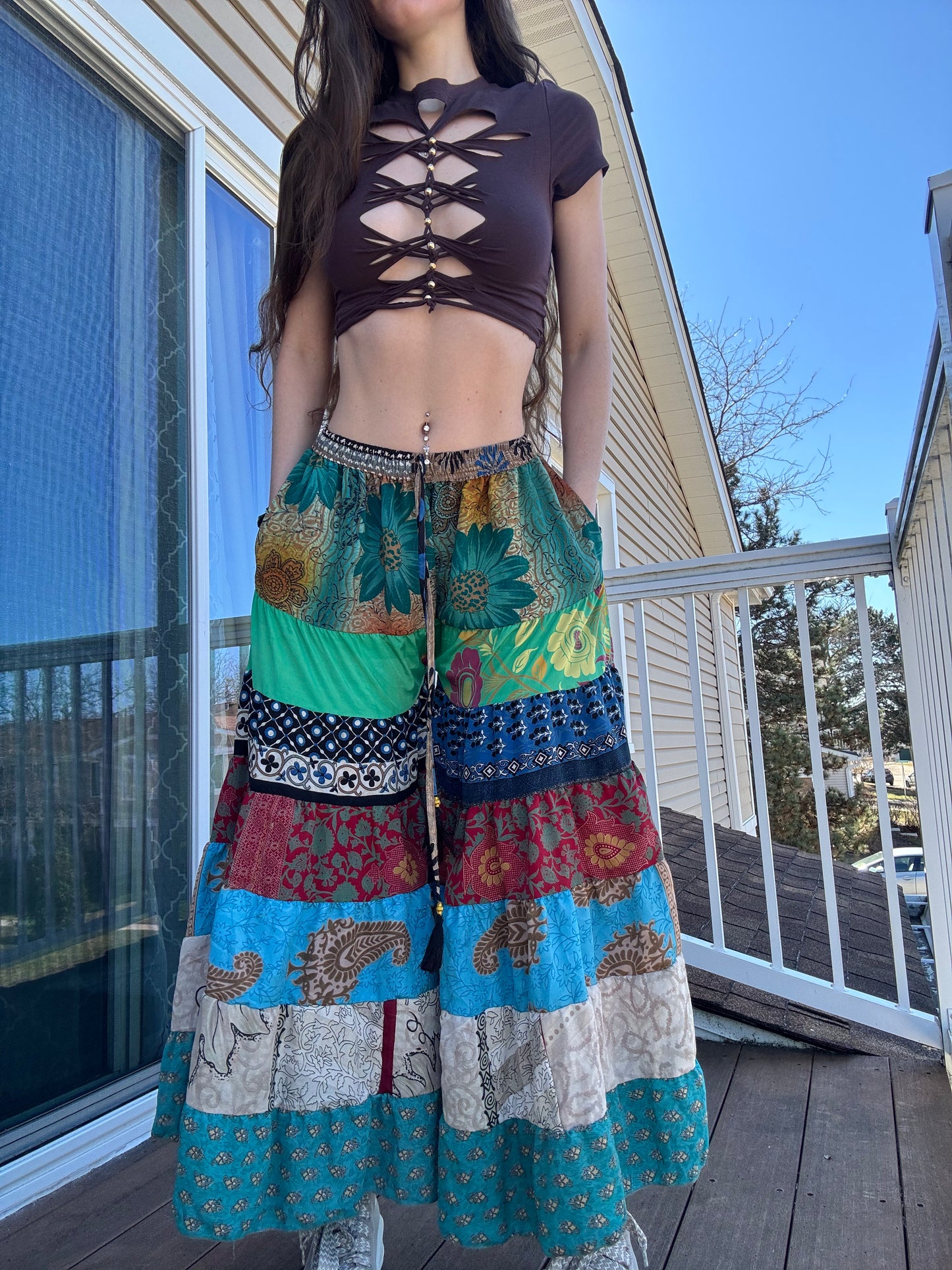 DARKER BROWN BRAIDED CROP TEE