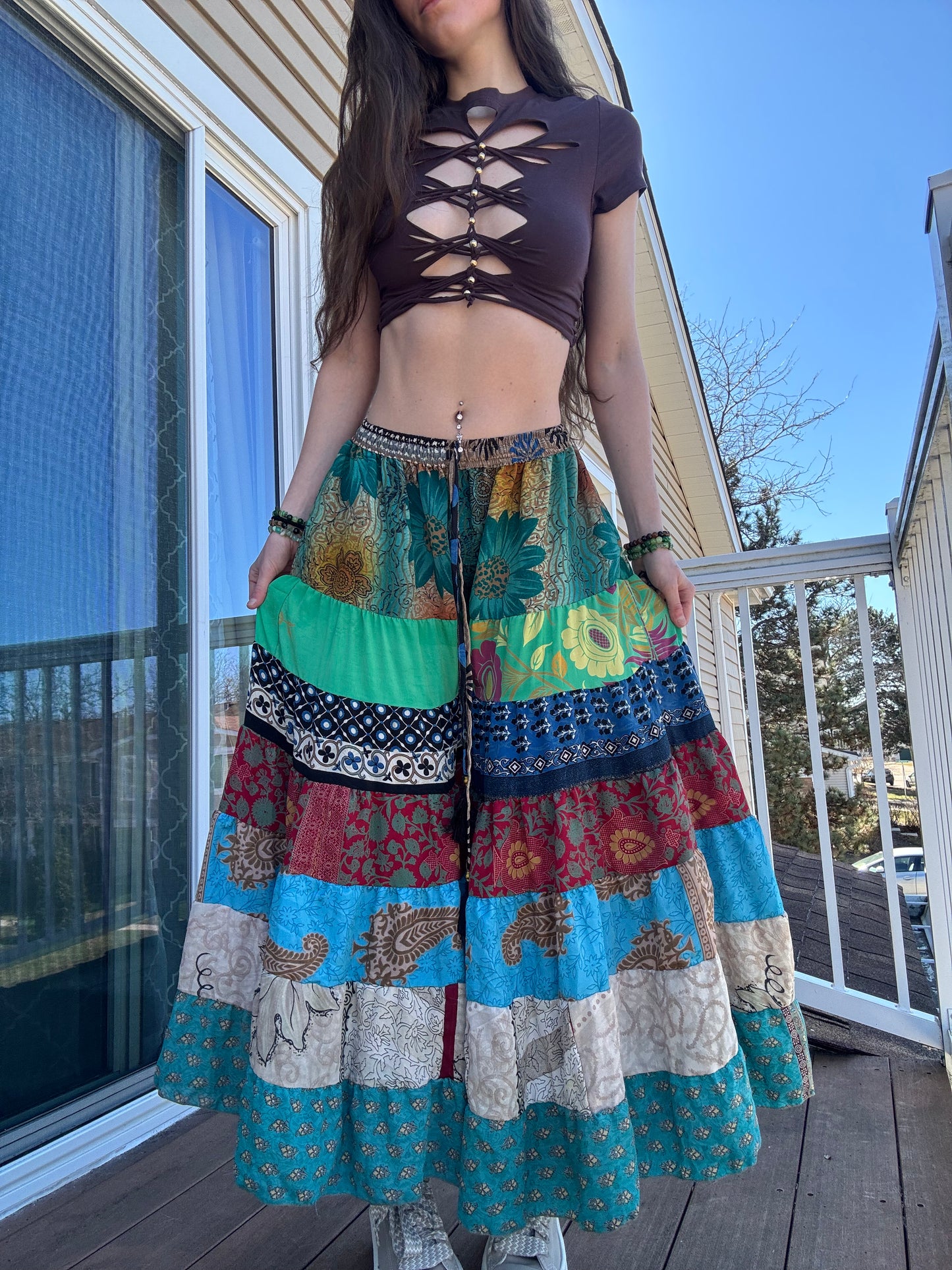 DARKER BROWN BRAIDED CROP TEE