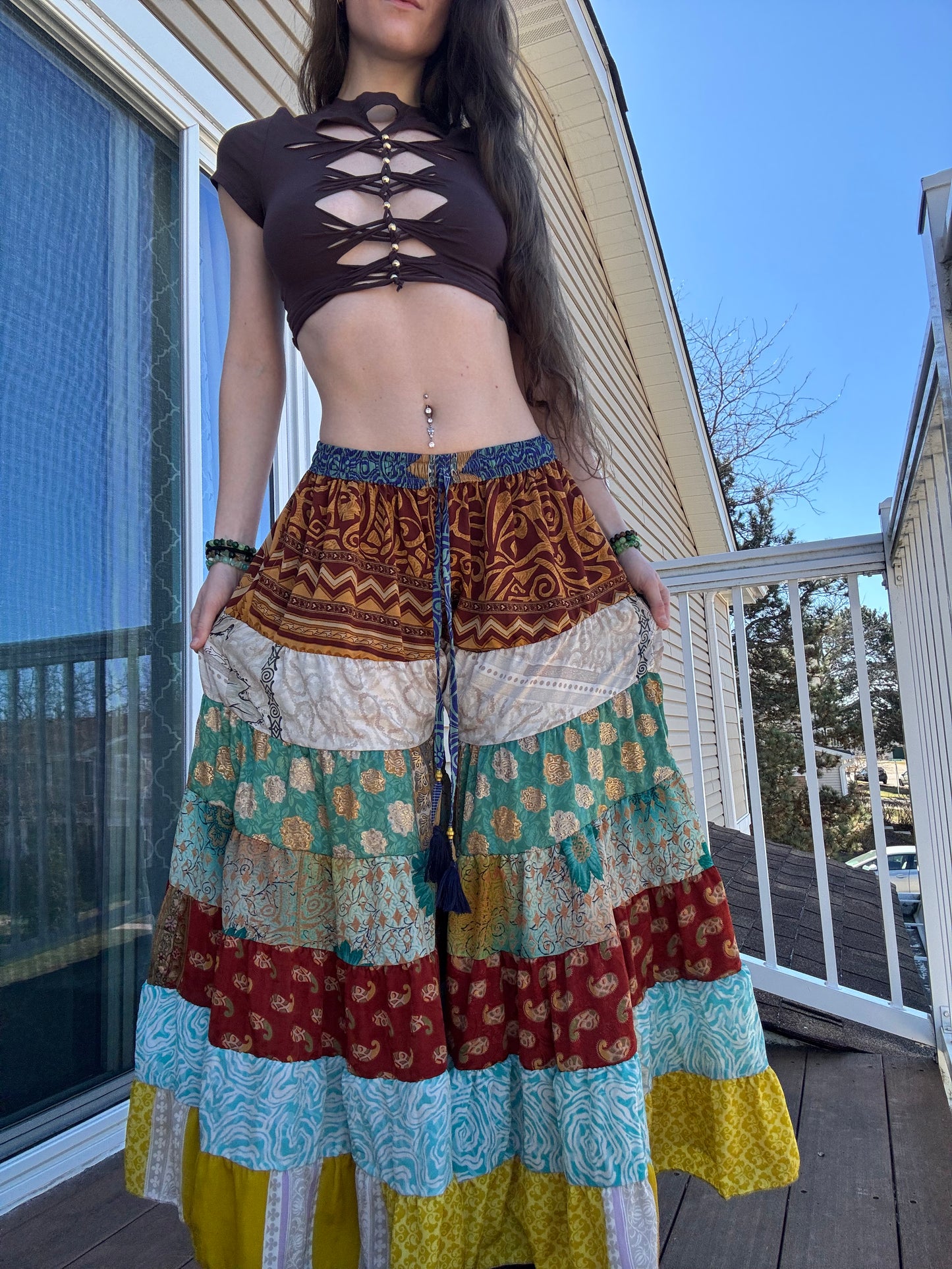 DARKER BROWN BRAIDED CROP TEE