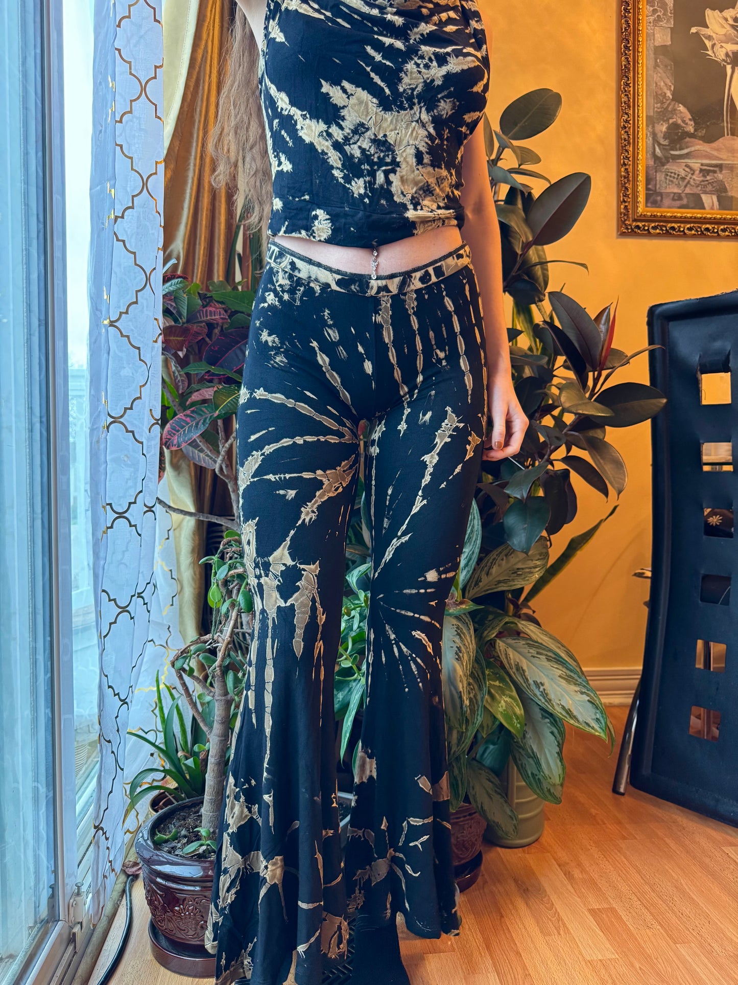 TIE DYE STRETCHY FLARE PANTS