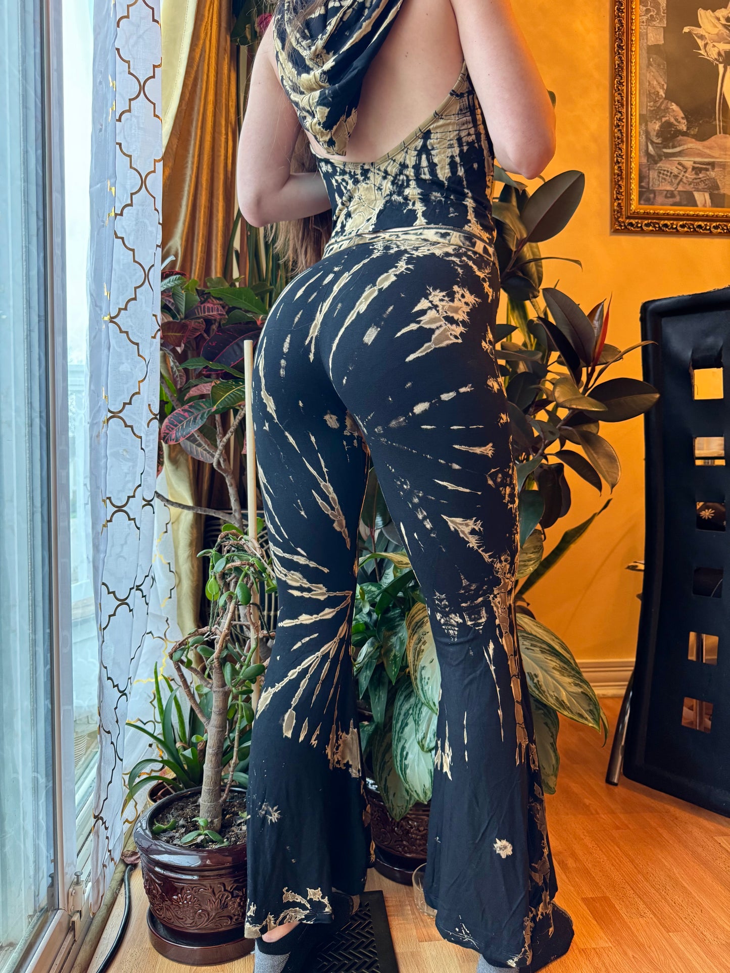 TIE DYE STRETCHY FLARE PANTS