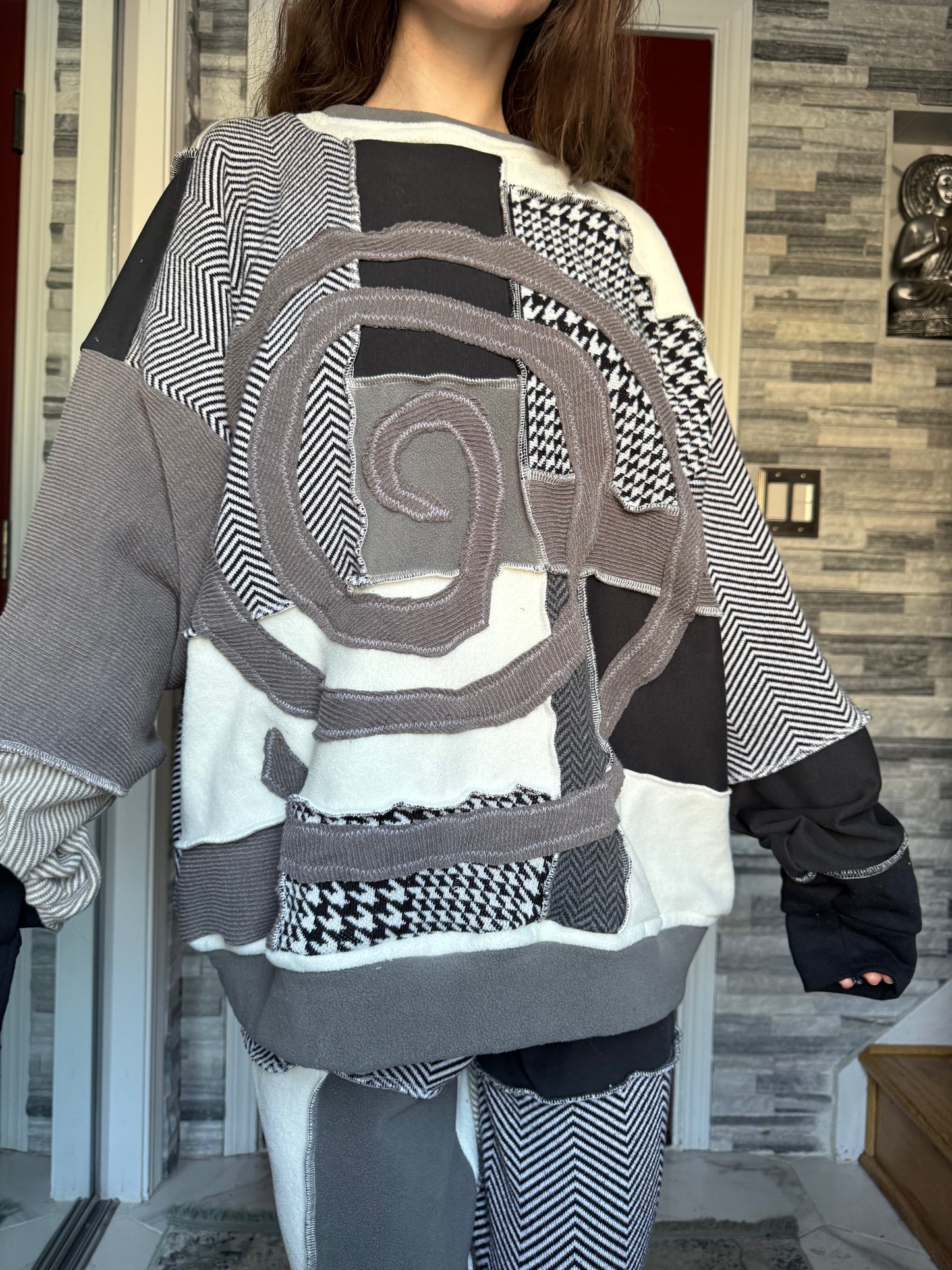 UPCYCLED MONOCHROME CREWNECK