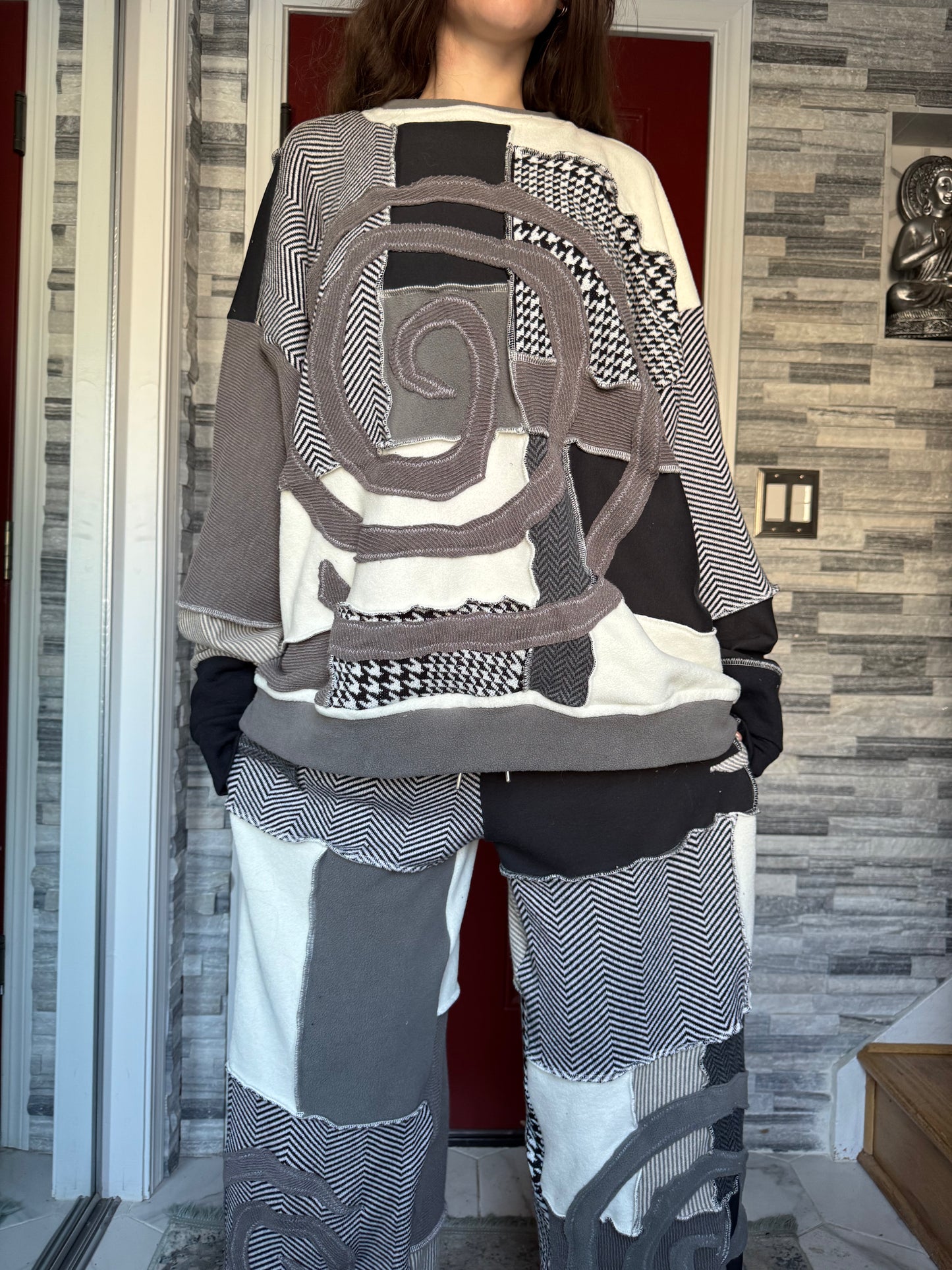 UPCYCLED MONOCHROME CREWNECK