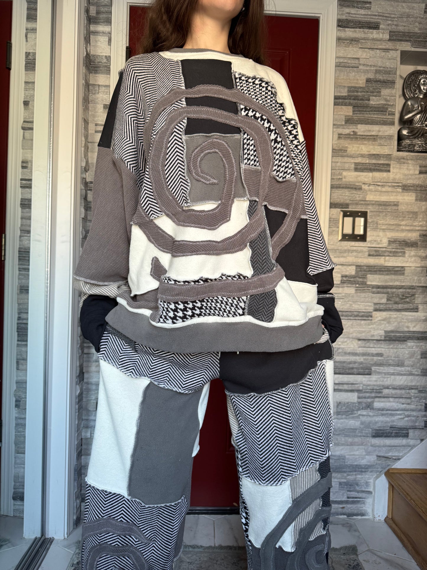 UPCYCLED MONOCHROME CREWNECK