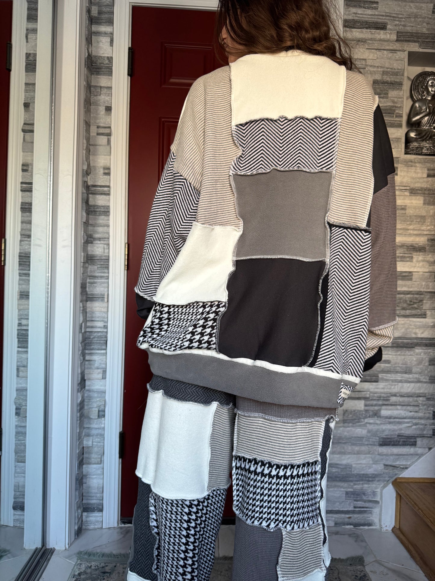 UPCYCLED MONOCHROME CREWNECK