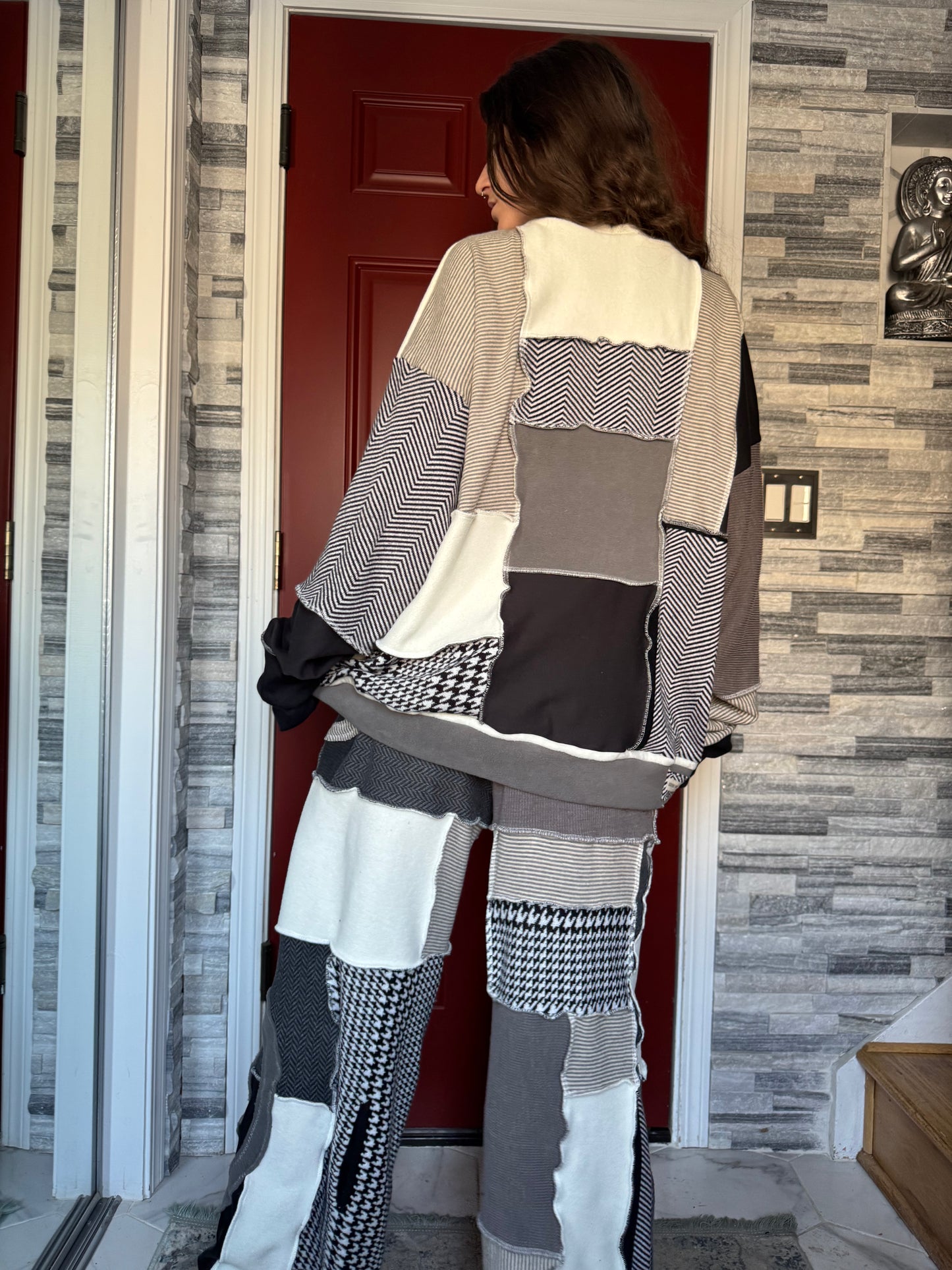 UPCYCLED MONOCHROME CREWNECK