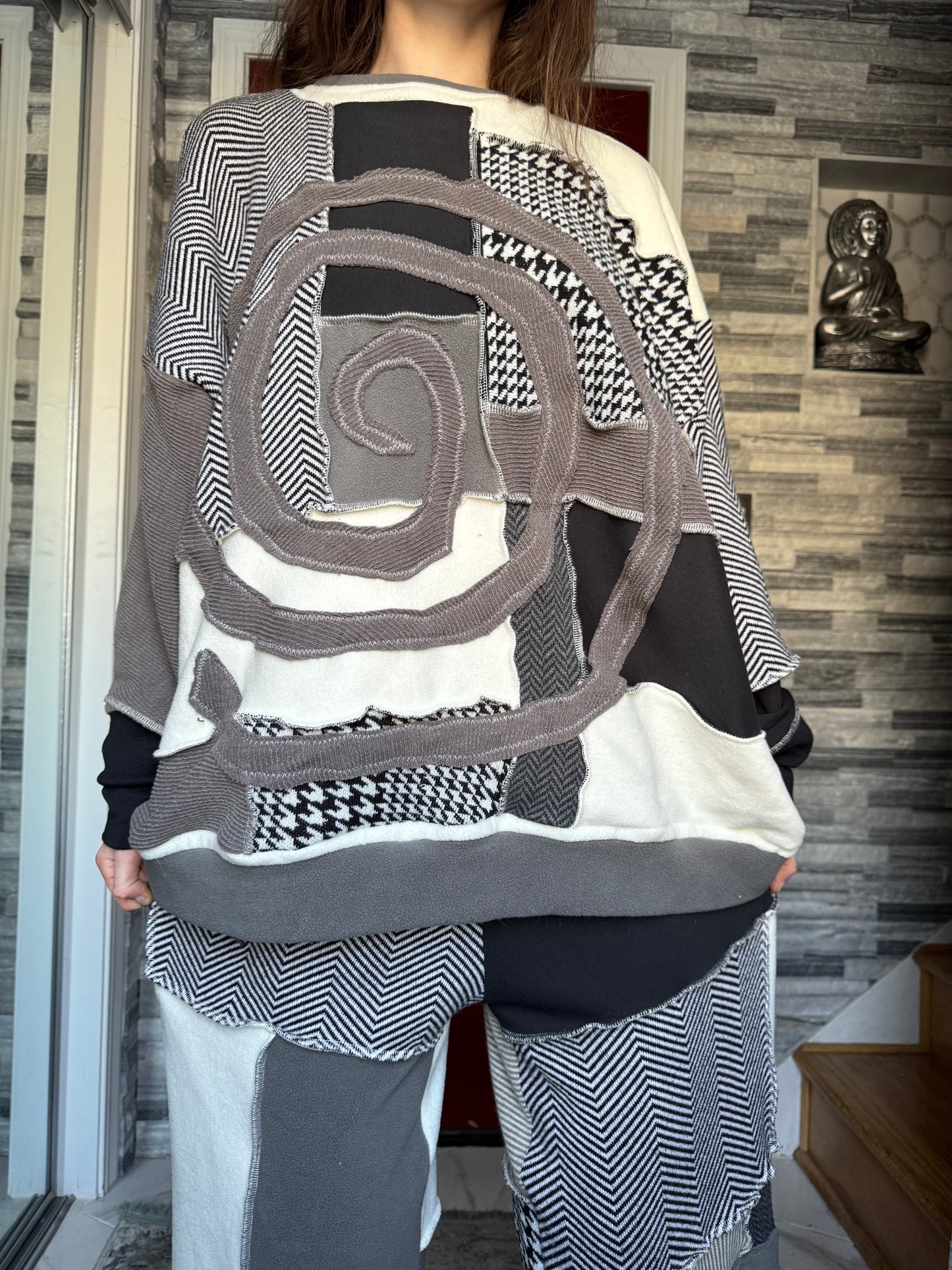 UPCYCLED MONOCHROME CREWNECK