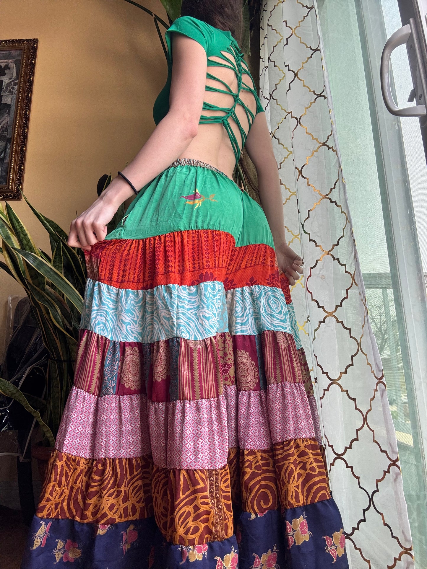 GREEN MOCK NECK BRAIDED CROP TEE