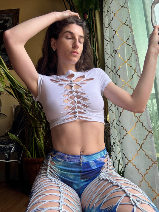 WHITE BRAIDED CROP TEE