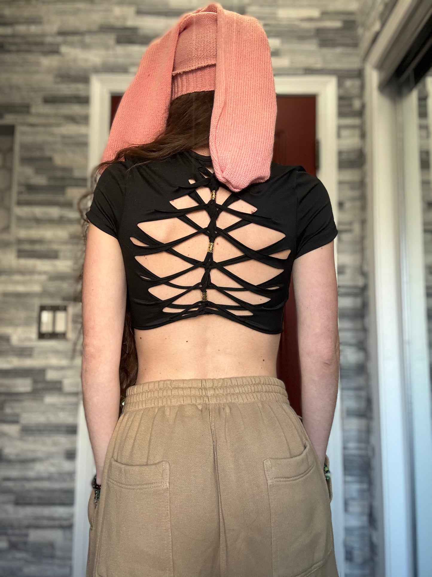 BLACK BRAIDED CROPPED BABY TEEE